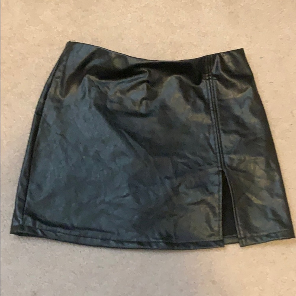 Black mini skirt 💕